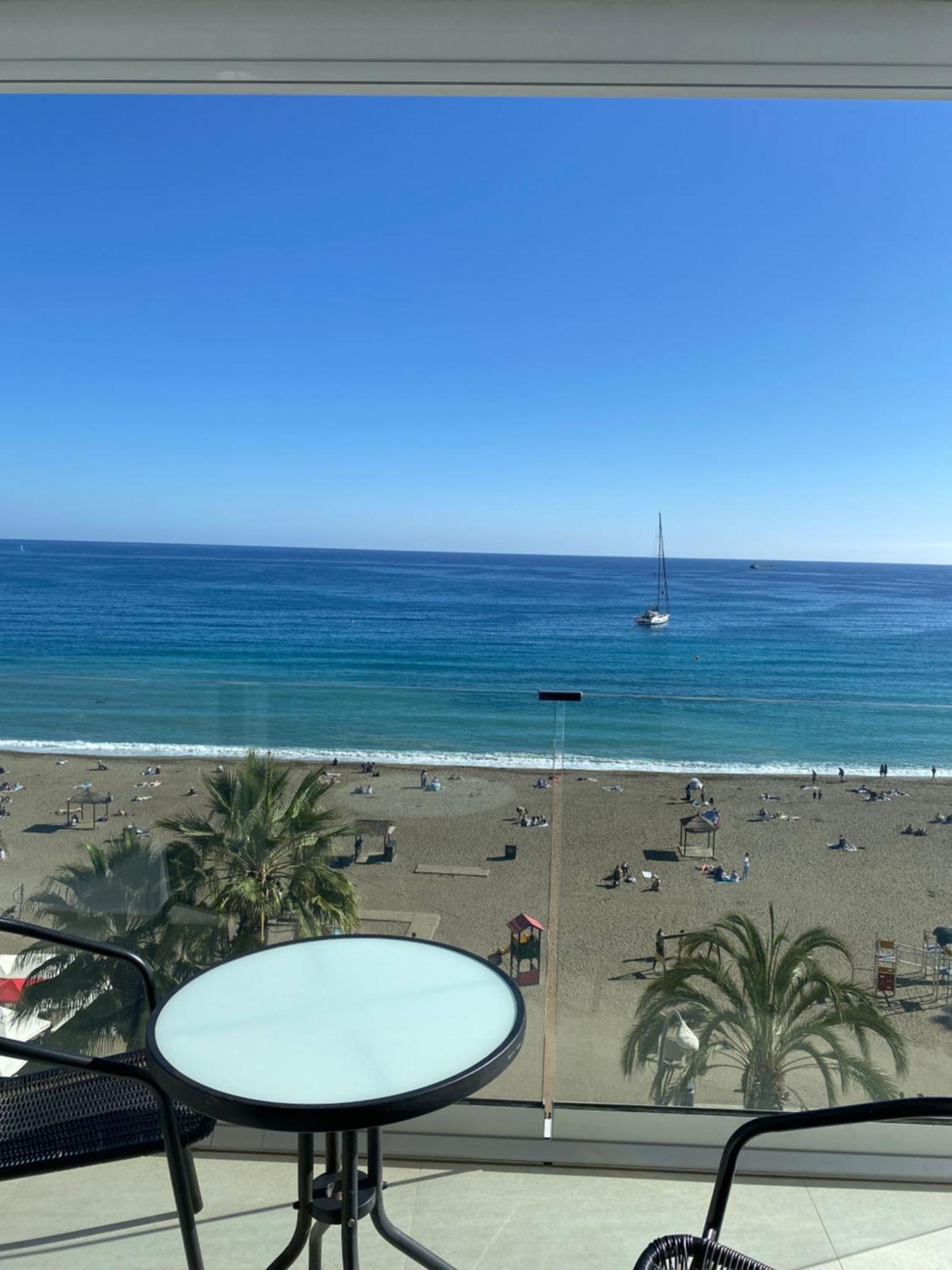 Playa Malagueta Vistas Frontal Al Mar Con Dos Dormitorios 马拉加 外观 照片